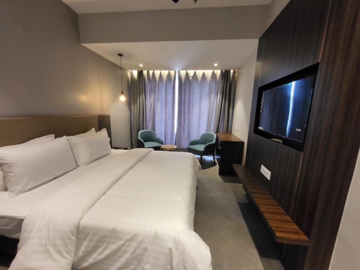Belvedere Suites Greater Noida Exteriör bild