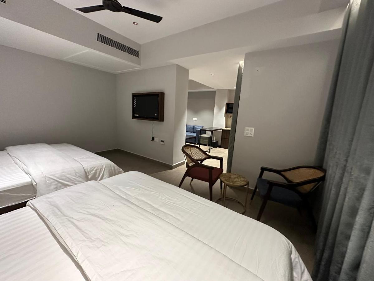 Belvedere Suites Greater Noida Exteriör bild