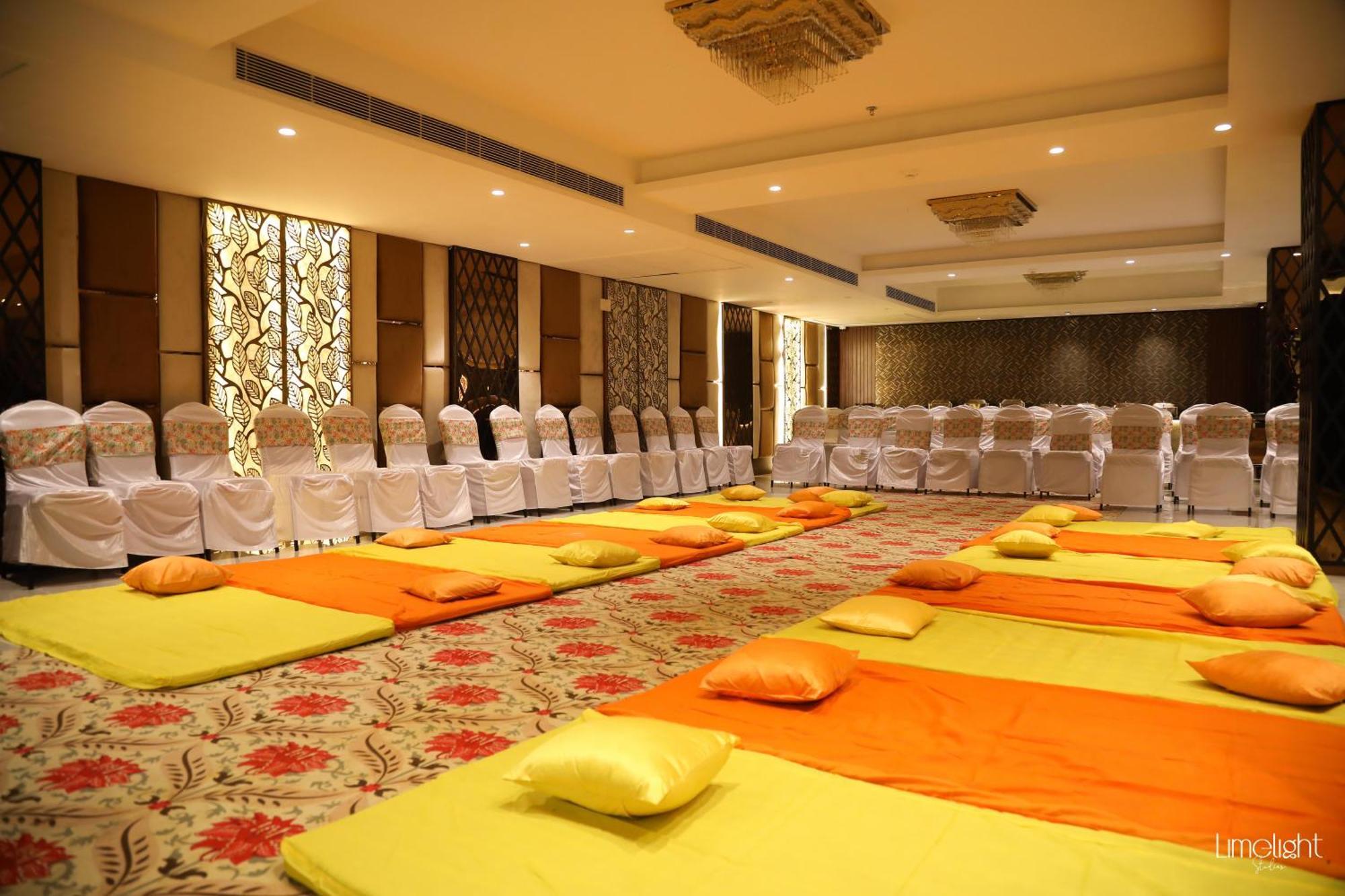 Belvedere Suites Greater Noida Exteriör bild