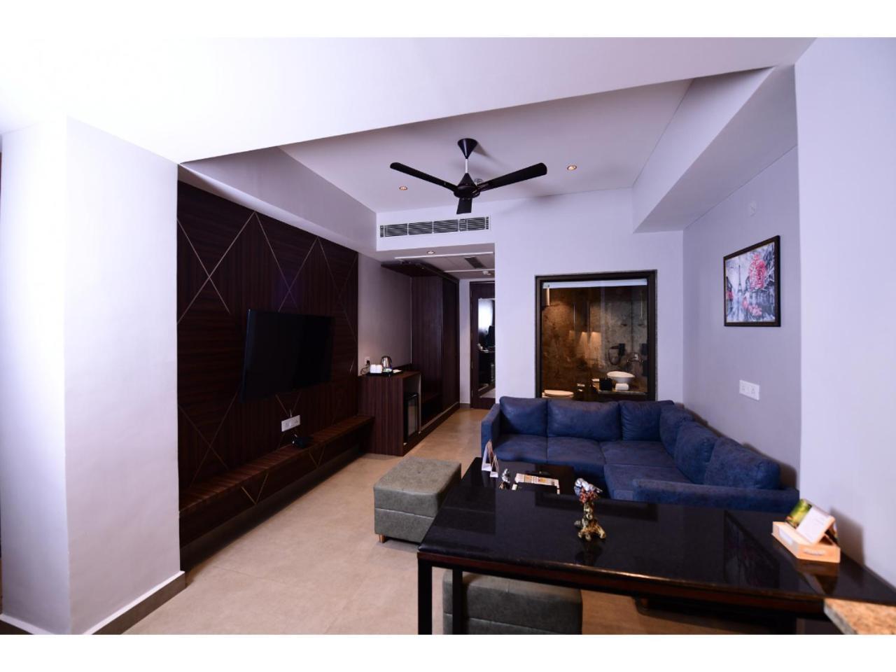 Belvedere Suites Greater Noida Exteriör bild