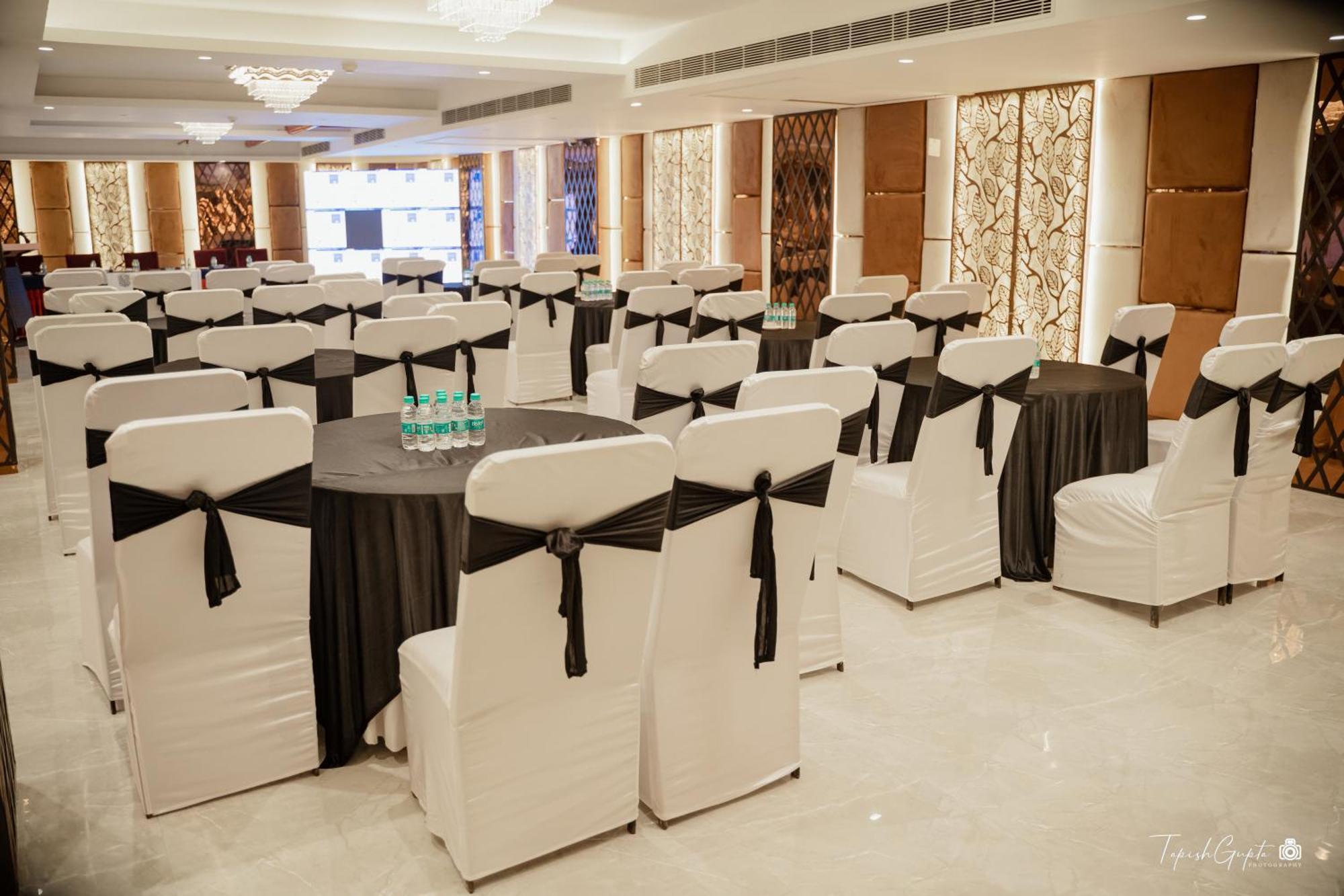 Belvedere Suites Greater Noida Exteriör bild