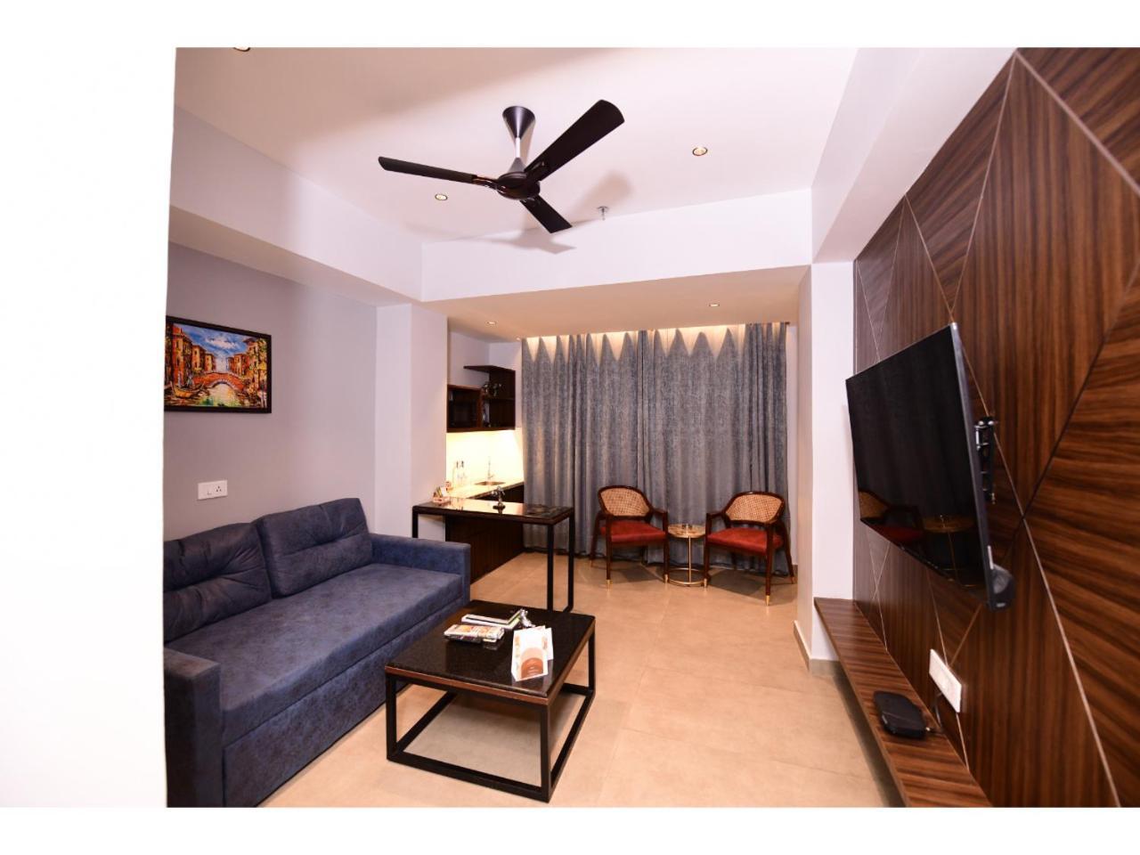 Belvedere Suites Greater Noida Exteriör bild