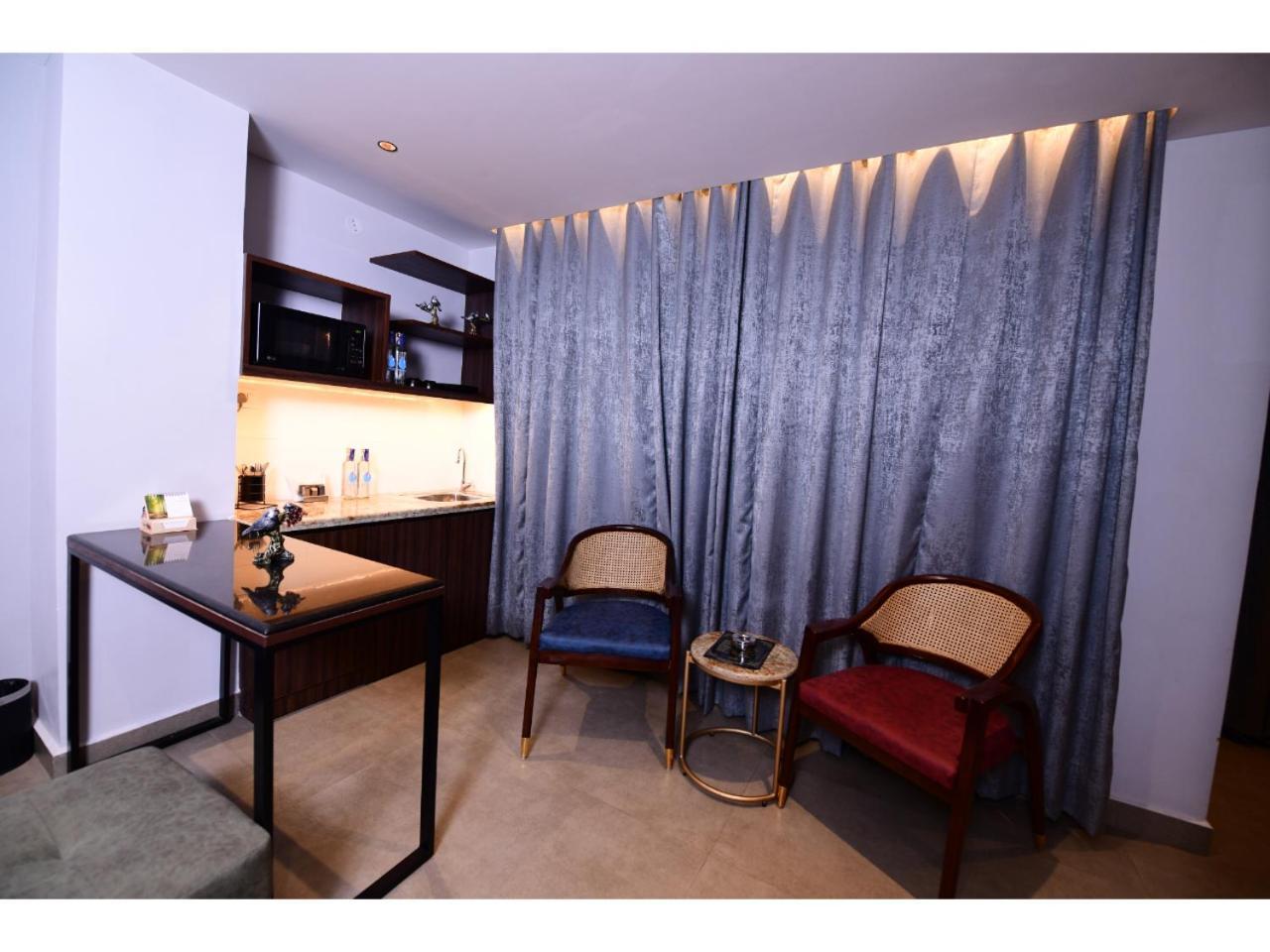 Belvedere Suites Greater Noida Exteriör bild