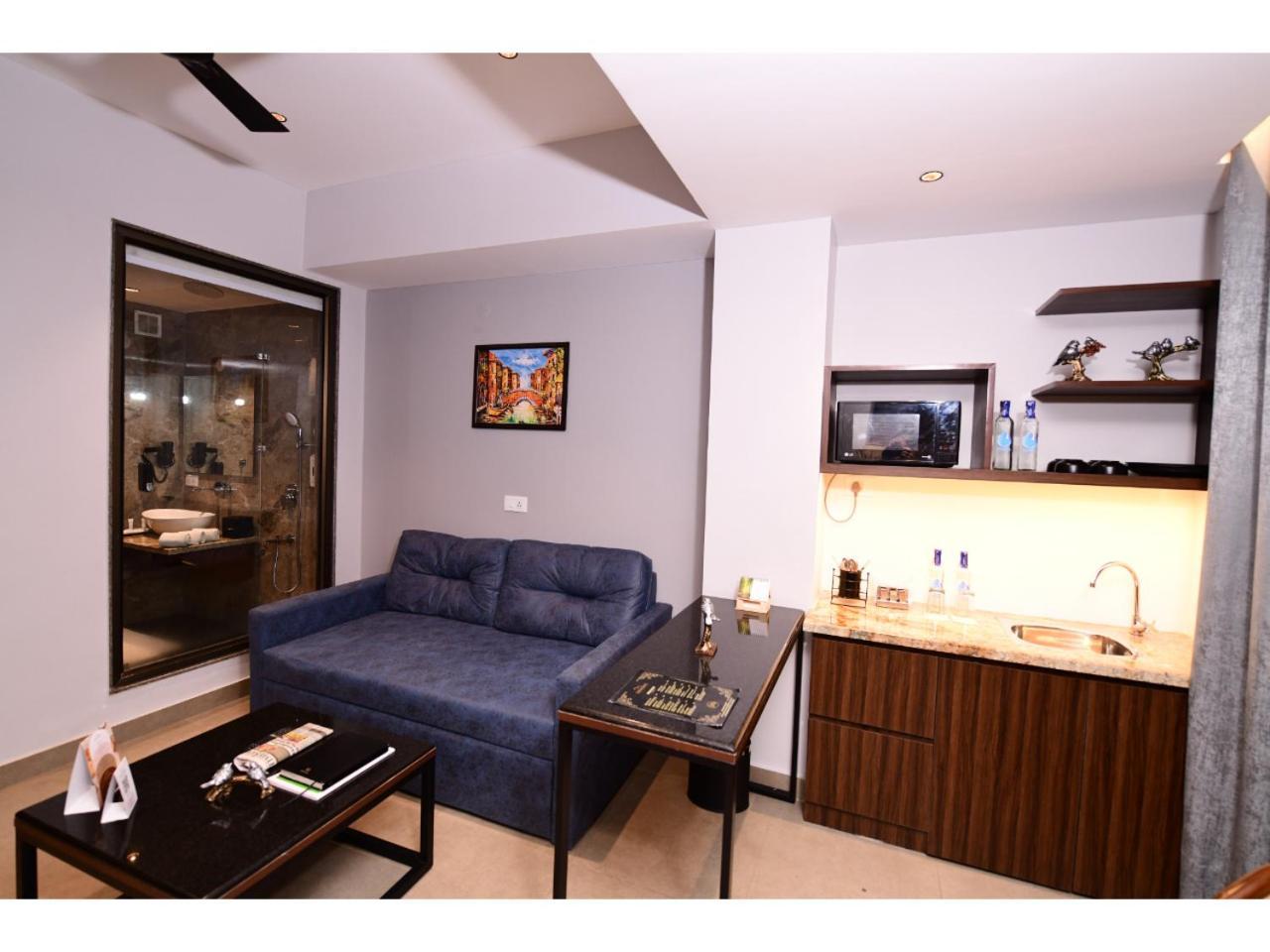 Belvedere Suites Greater Noida Exteriör bild
