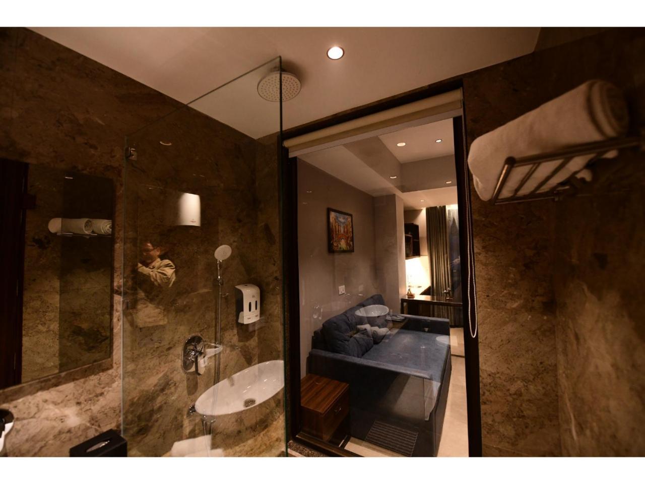 Belvedere Suites Greater Noida Exteriör bild