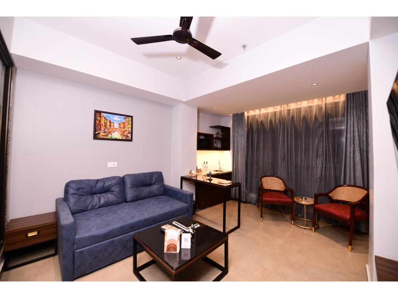 Belvedere Suites Greater Noida Exteriör bild