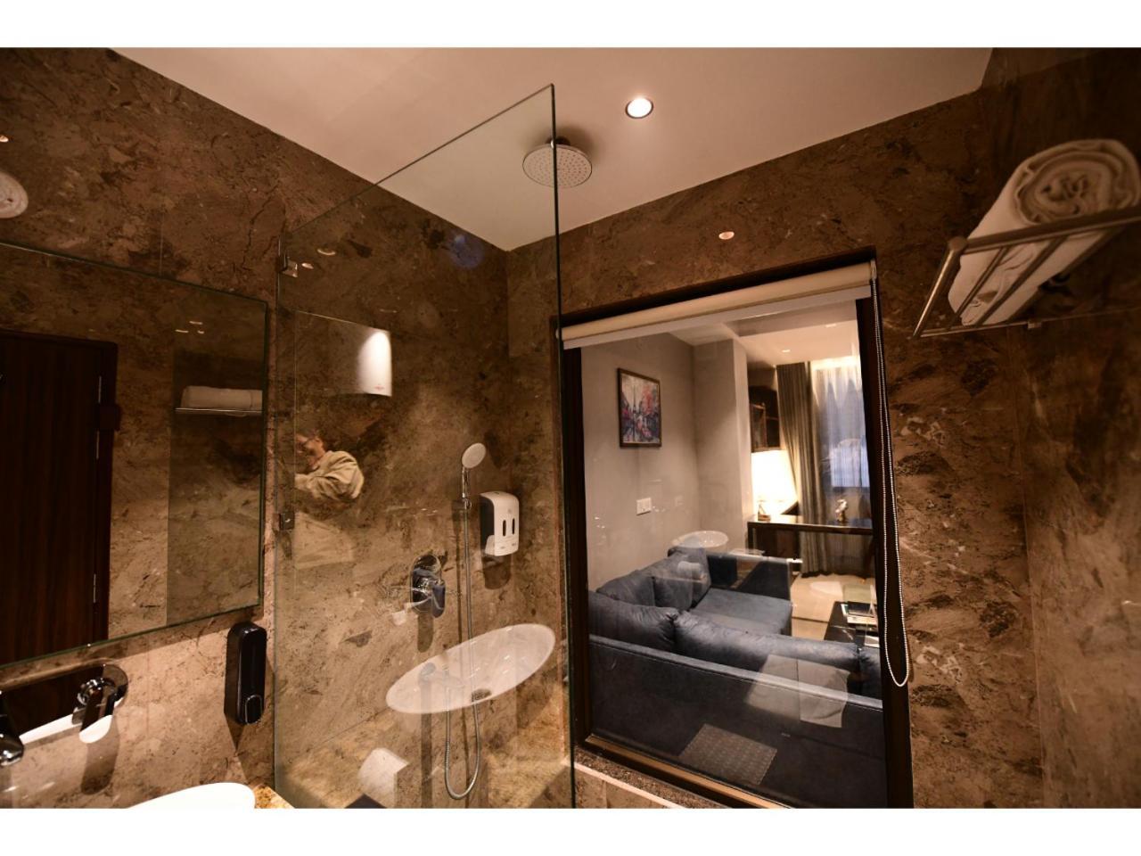 Belvedere Suites Greater Noida Exteriör bild