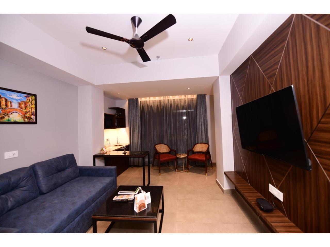 Belvedere Suites Greater Noida Exteriör bild