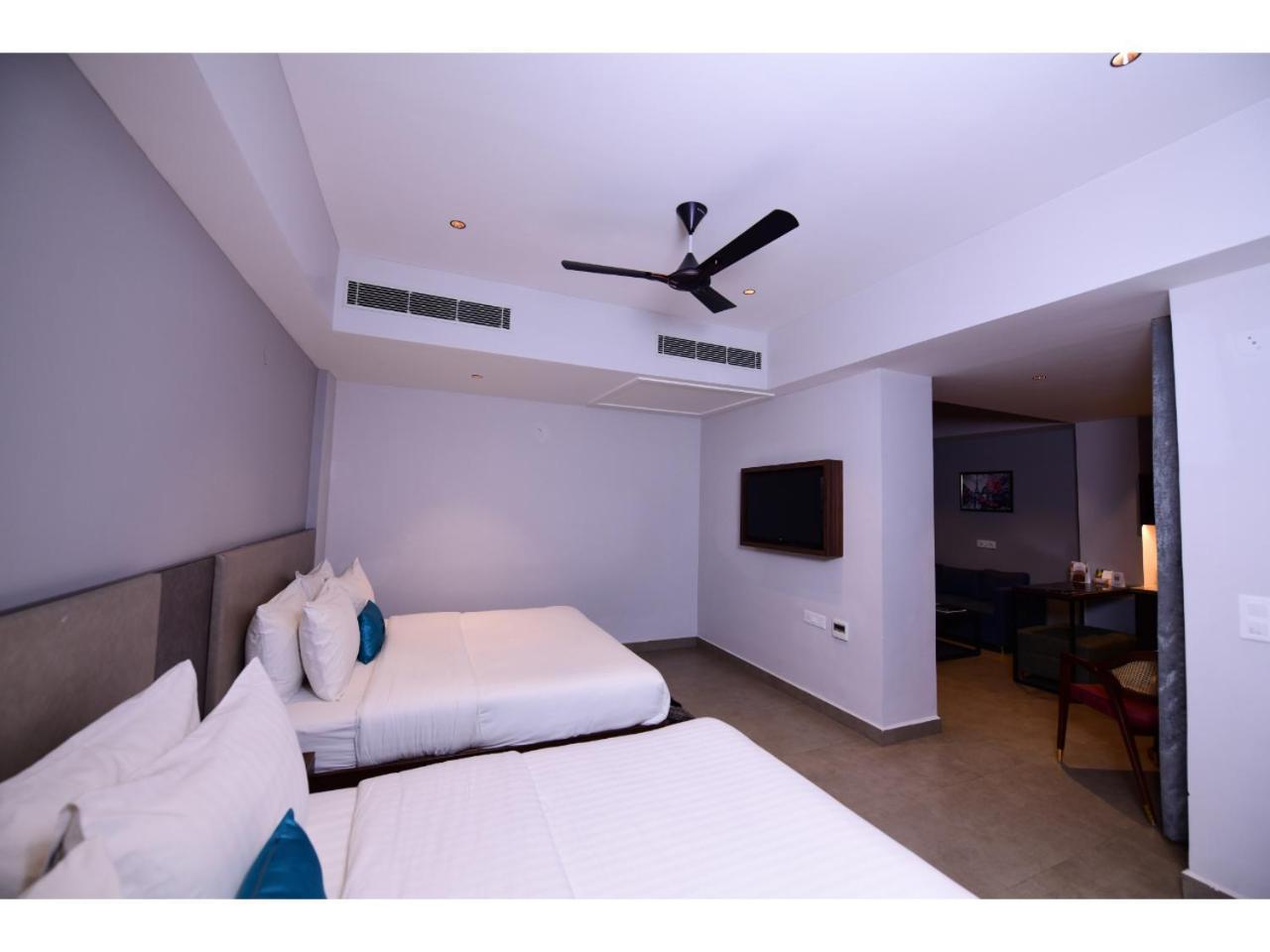 Belvedere Suites Greater Noida Exteriör bild