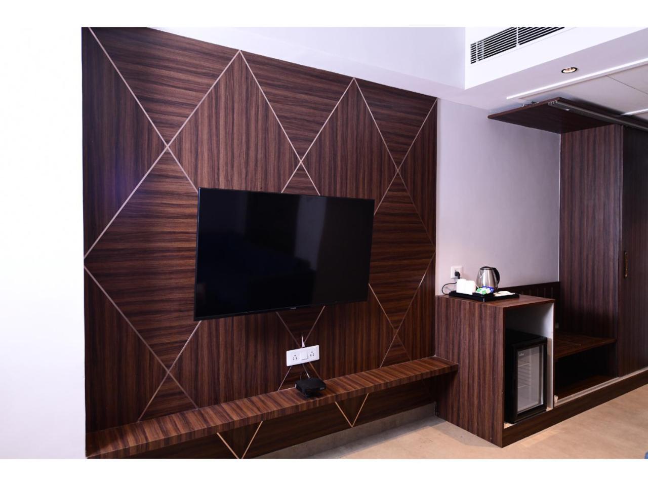 Belvedere Suites Greater Noida Exteriör bild