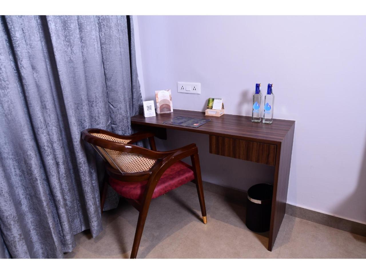 Belvedere Suites Greater Noida Exteriör bild