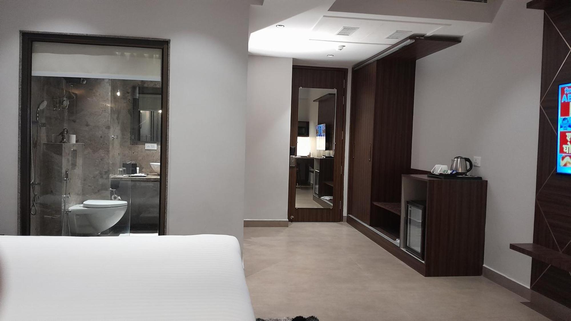 Belvedere Suites Greater Noida Exteriör bild